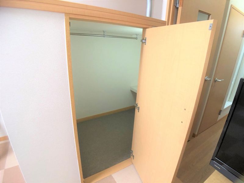 レオパレスコンパル唐湊　弐番館 収納
