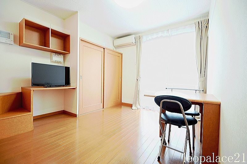 レオパレスＡｍｅｎｉｔｙ　鹿尾 居間