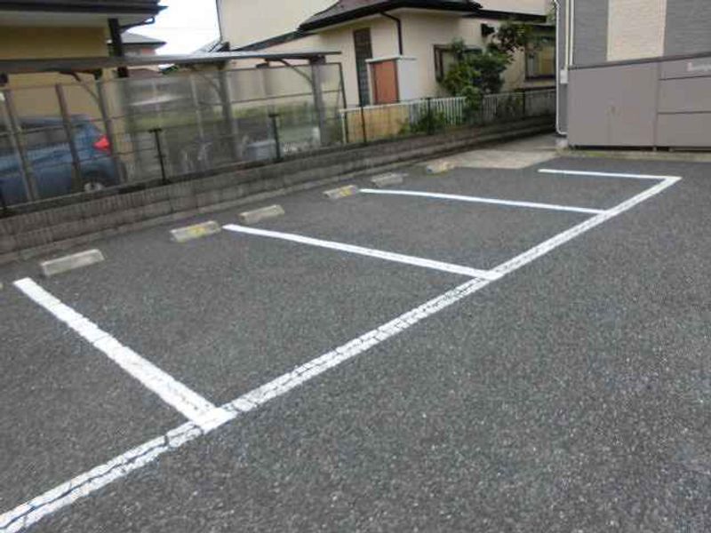 レオパレスバンブー 駐車場