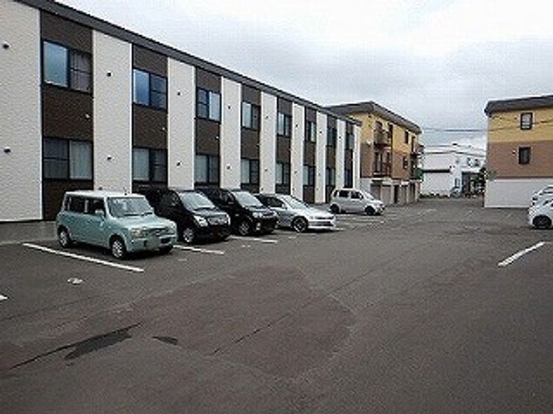 レオパレスドルチェ伊藤 駐車場
