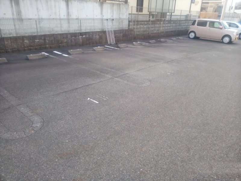 レオパレスｙｏｕ 駐車場
