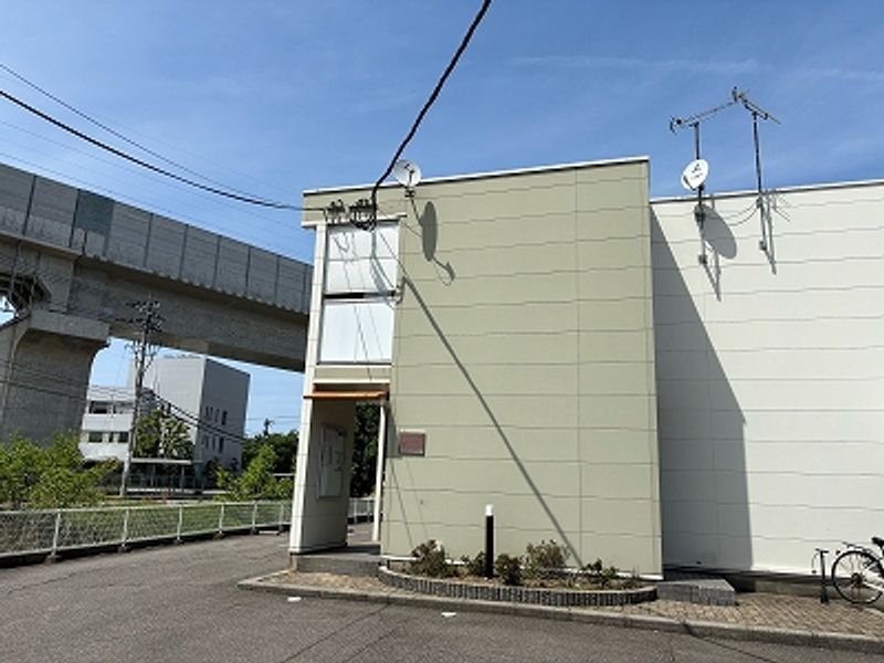 レオパレス加賀 エントランス