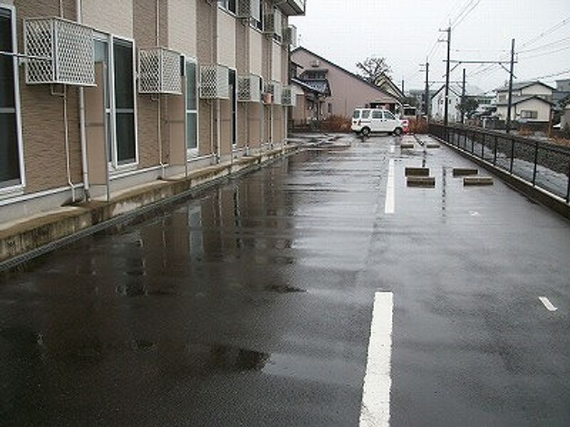 レオパレスサンシャインⅡ 駐車場