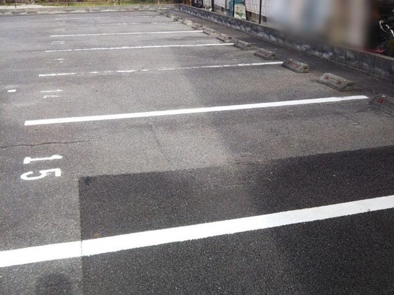 レオパレスＴＡＴＳＵＭＩ 駐車場