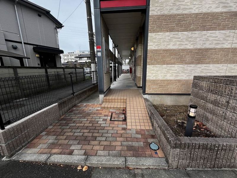 レオパレスコレマサ エントランス