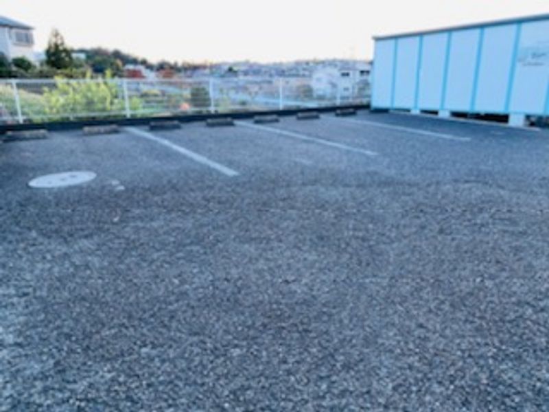 レオパレスエミネンス・ドエル 駐車場