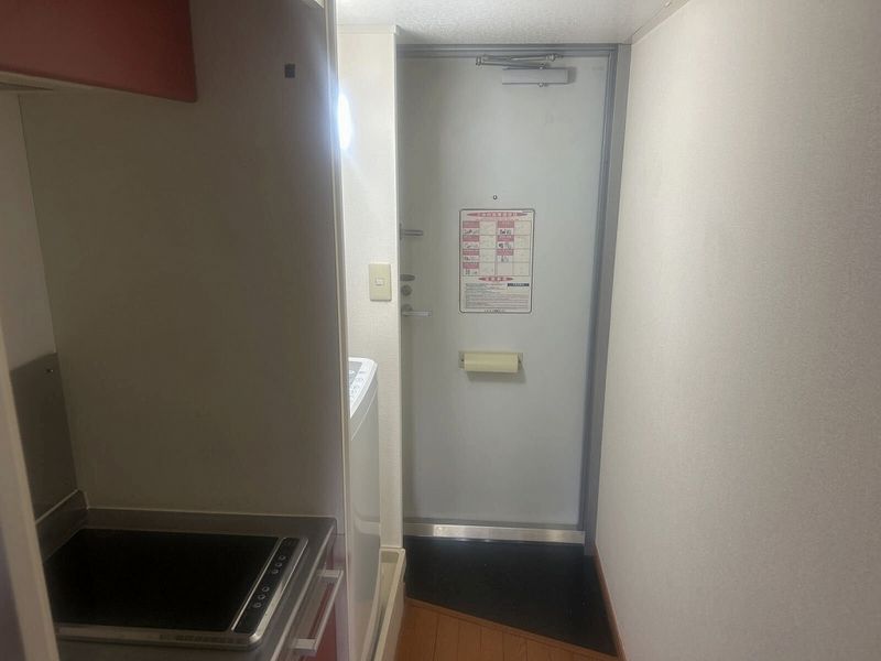 レオパレスルシータ２１ 玄関