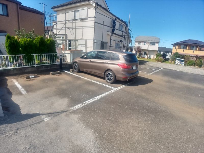 レオパレスサニーハイツ 駐車場