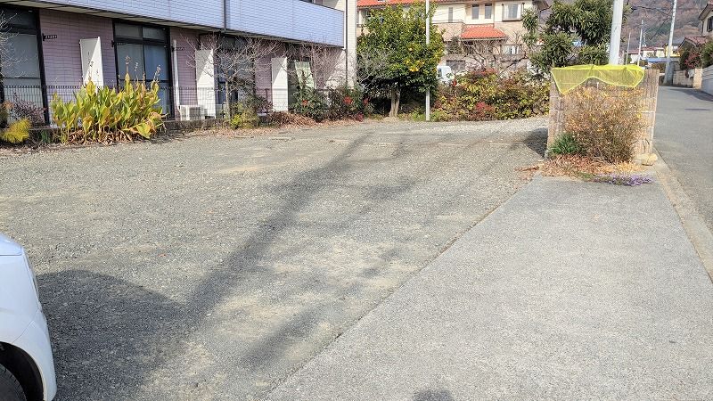 レオパレス向田 駐車場