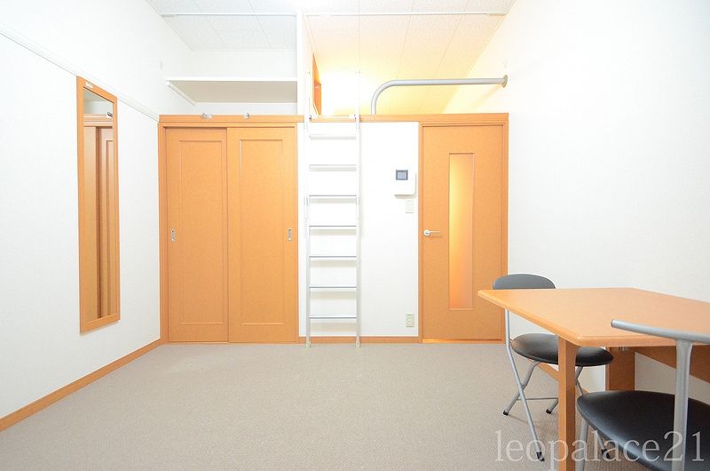 レオパレス西蔵前２ 寝室