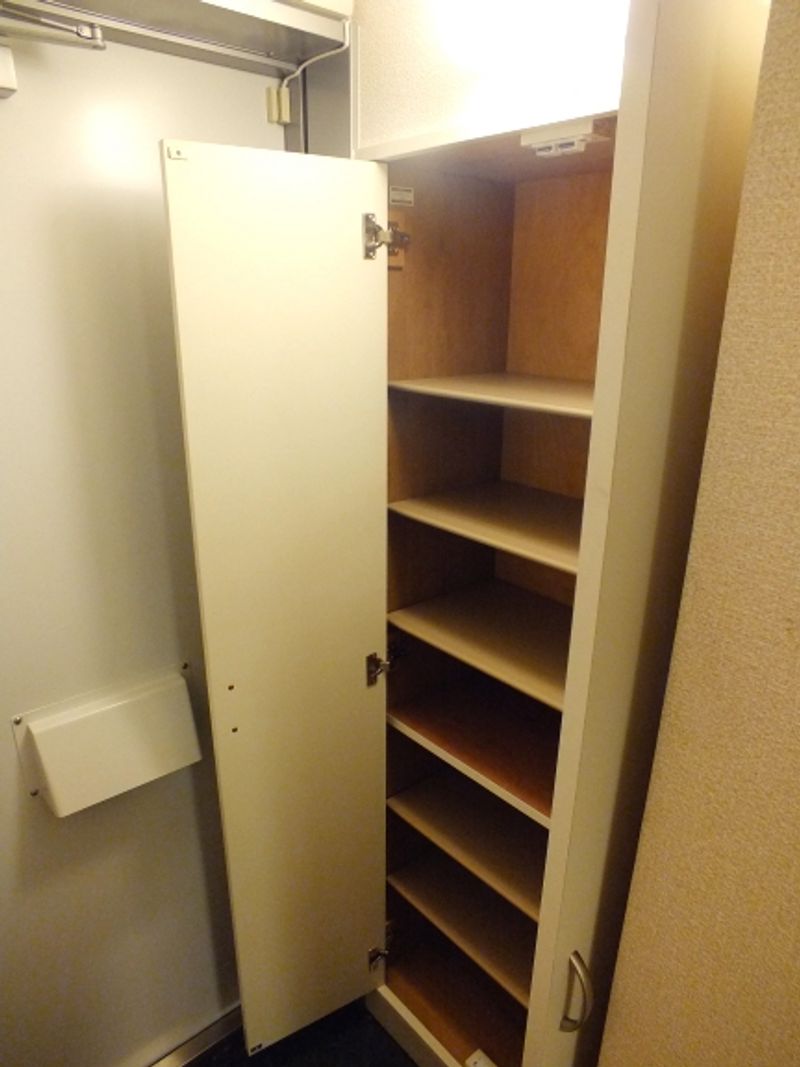 レオパレスエクレール 収納