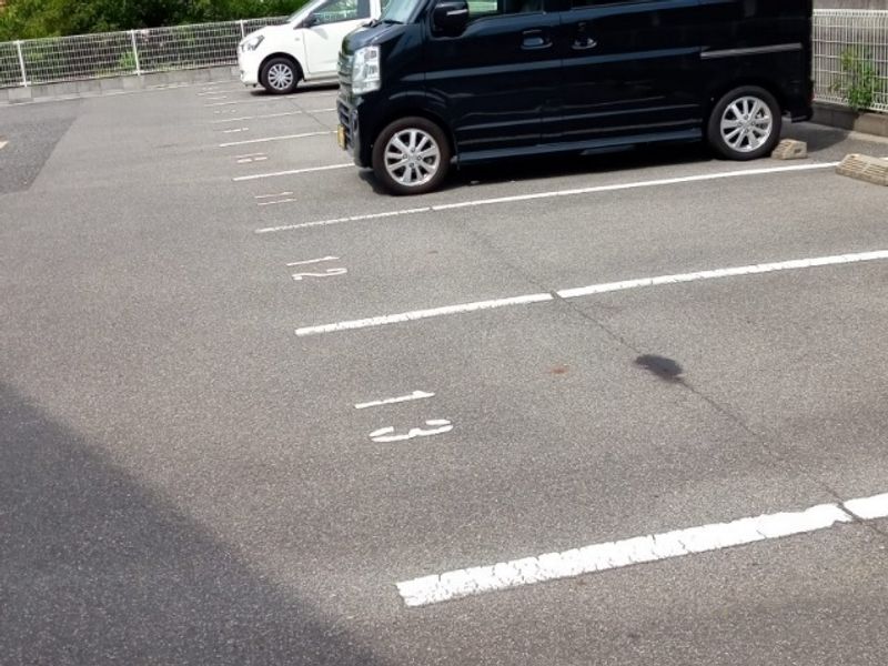 レオネクストマイヒルズ８８４３ 駐車場