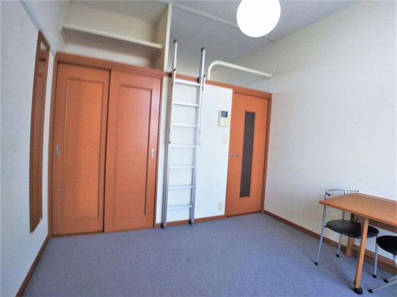 レオパレス光 居間