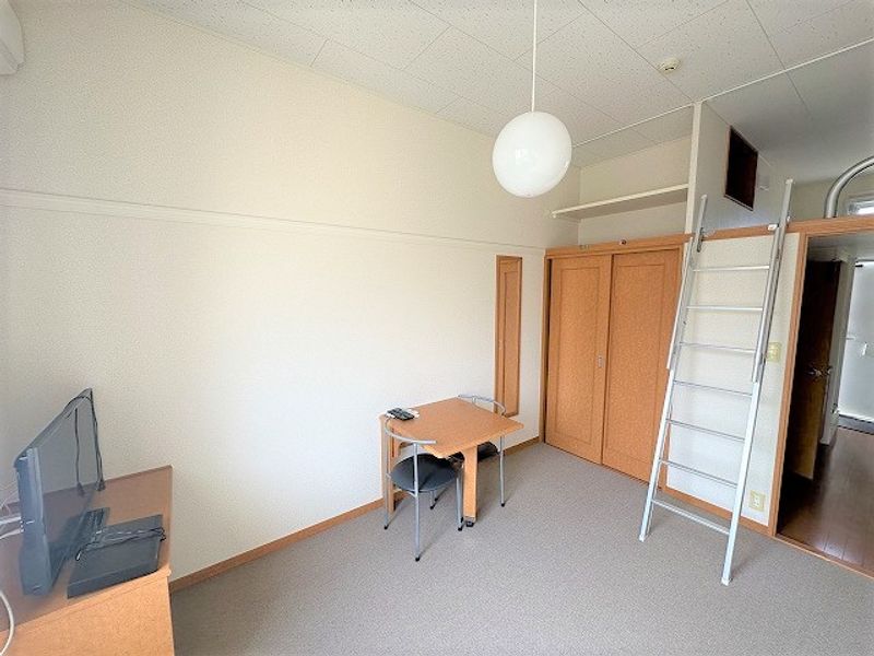 レオパレスヒルキャッスル菅田 居間