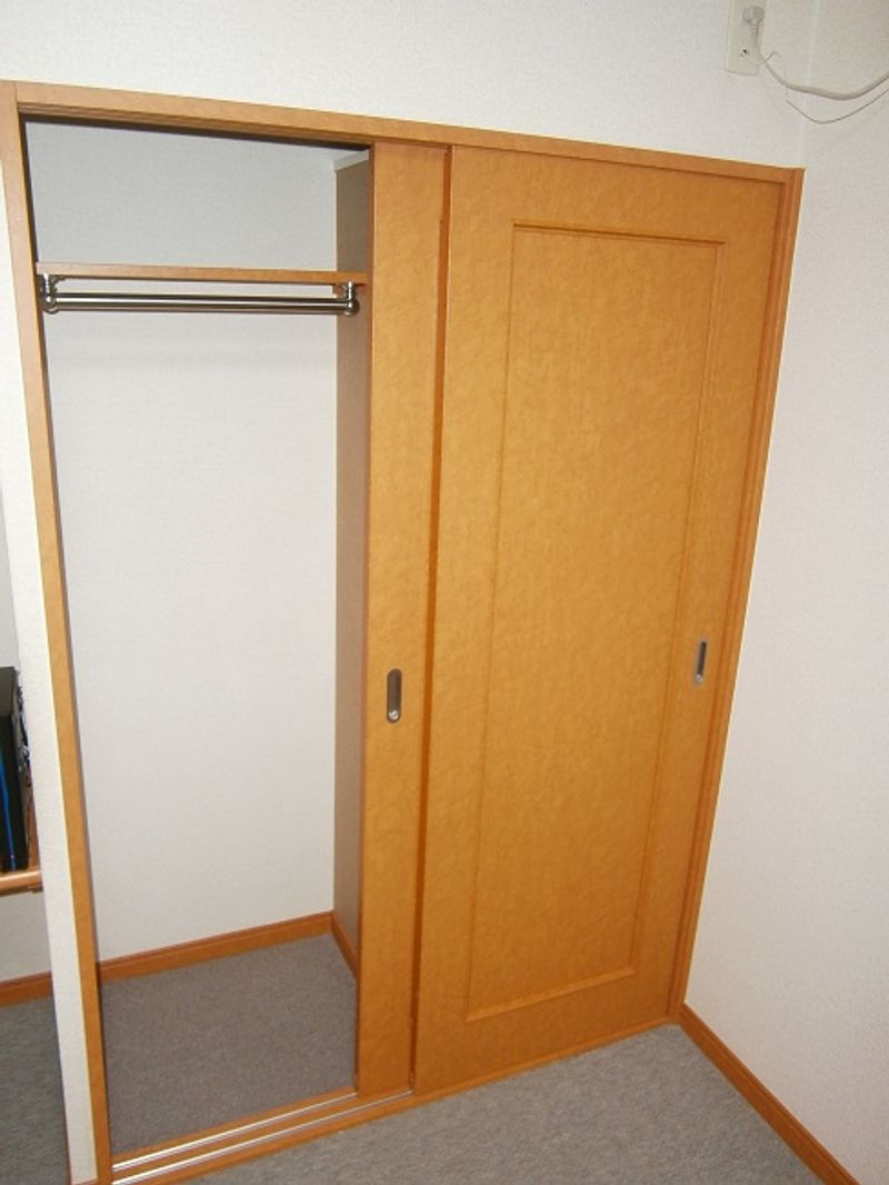 レオパレスサツキ 収納