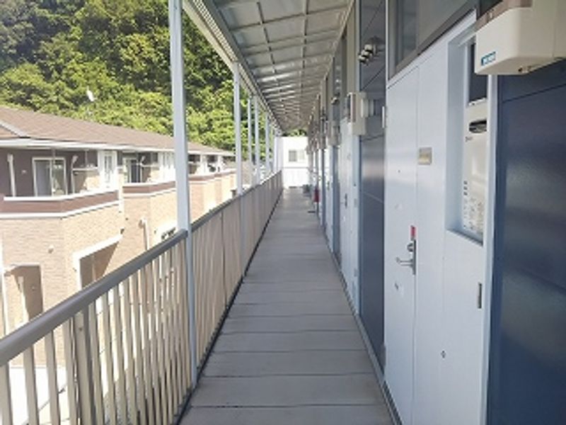 レオパレスルミエール 玄関