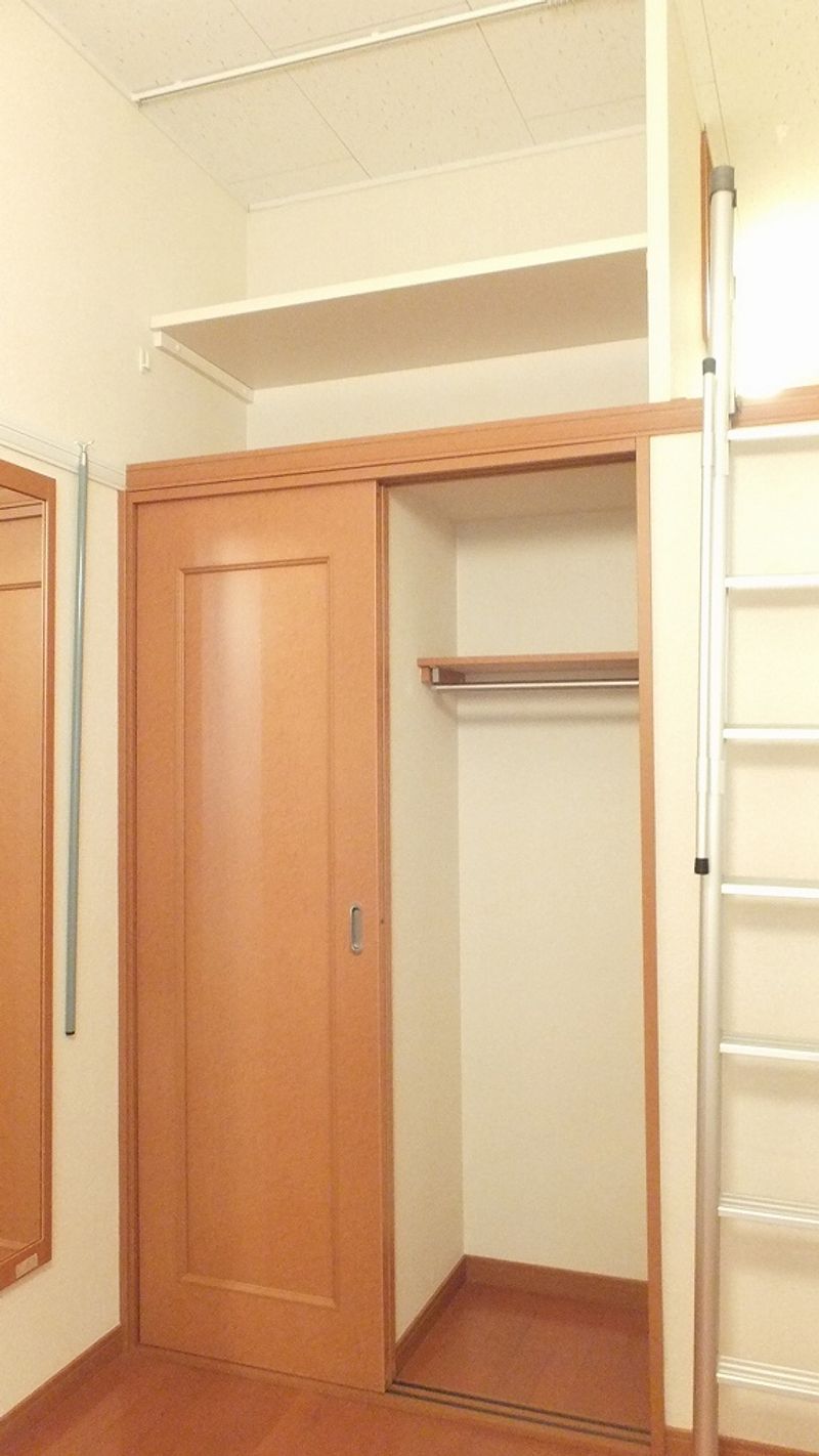 レオパレス末広 収納