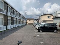 レオパレスハーモニーヒルズ 駐車場