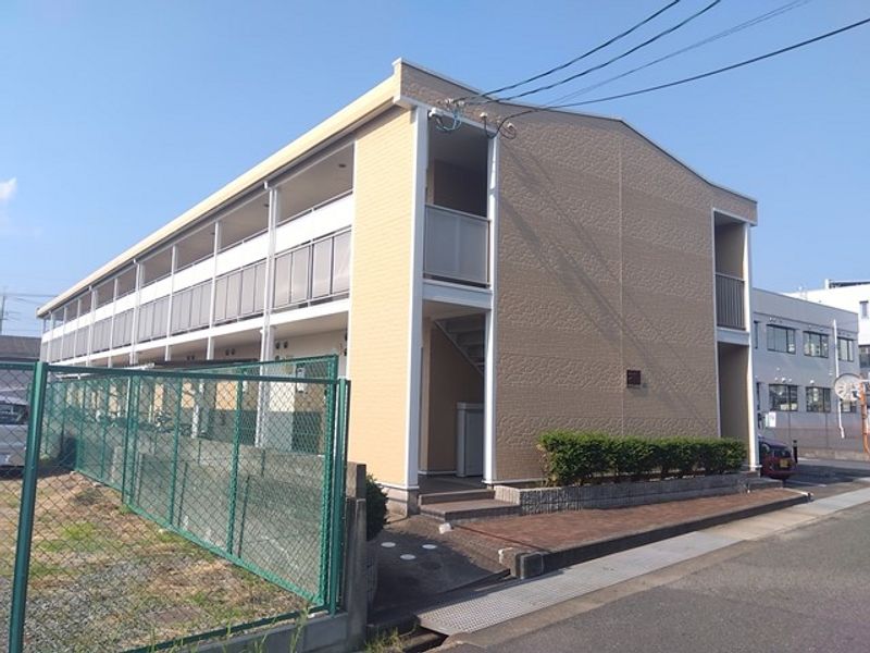 レオパレス三政荘 外観