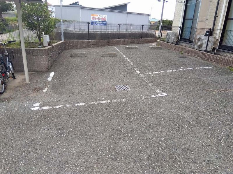 レオパレスＲｏｓｅ　Ｌｉｎｅ 駐車場