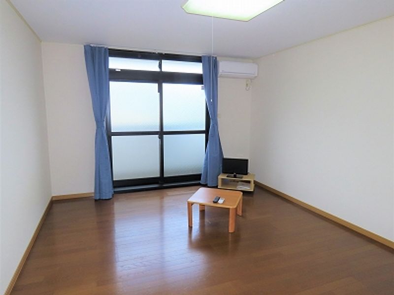 レオパレスクレール 居間