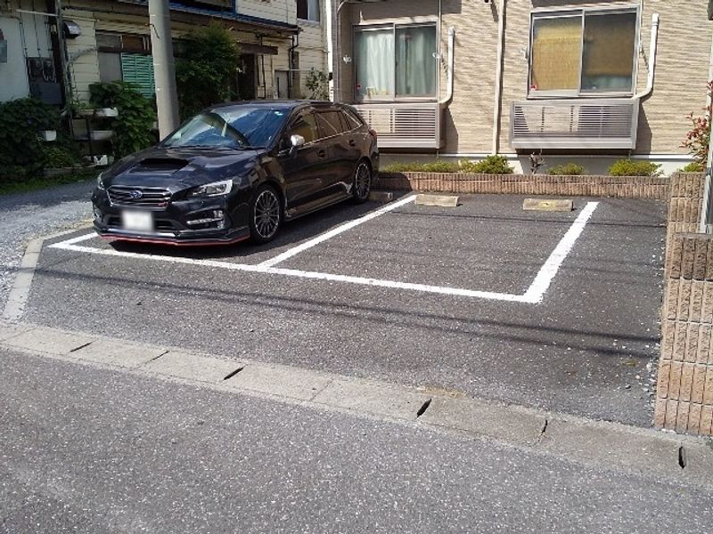 LEONEXT Best Place Parking lot