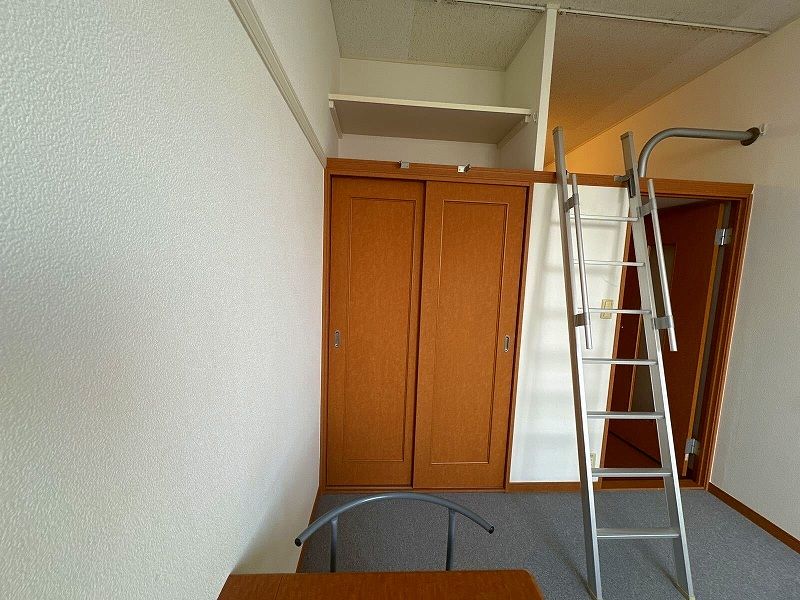 レオパレスカーサ１９ 収納