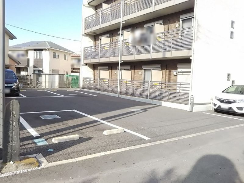 クレイノＨＡＫＯＤＡ 駐車場