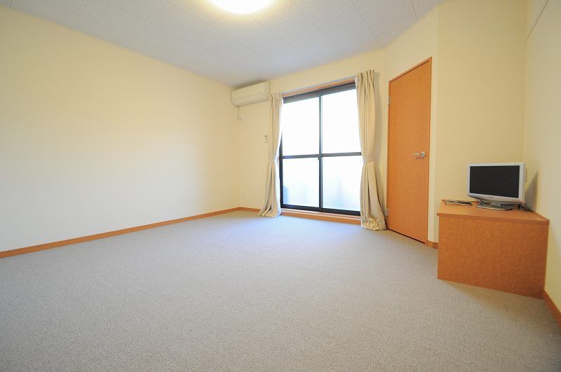 レオパレスオアシス 居間