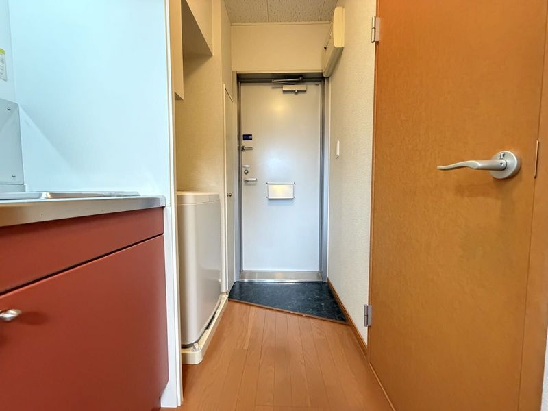 レオパレスかもめＢＯＡＴ 玄関