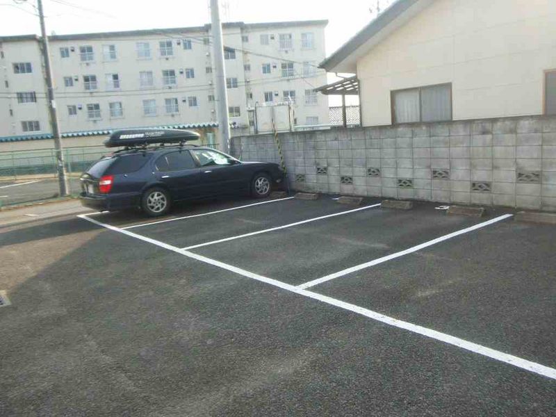 レオパレス信夫ヶ丘 駐車場