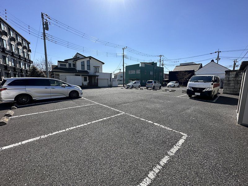 レオパレスｉハウス 駐車場