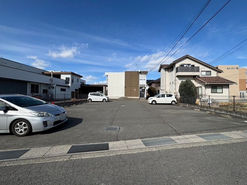 leopalace Ryutobashi 주차장