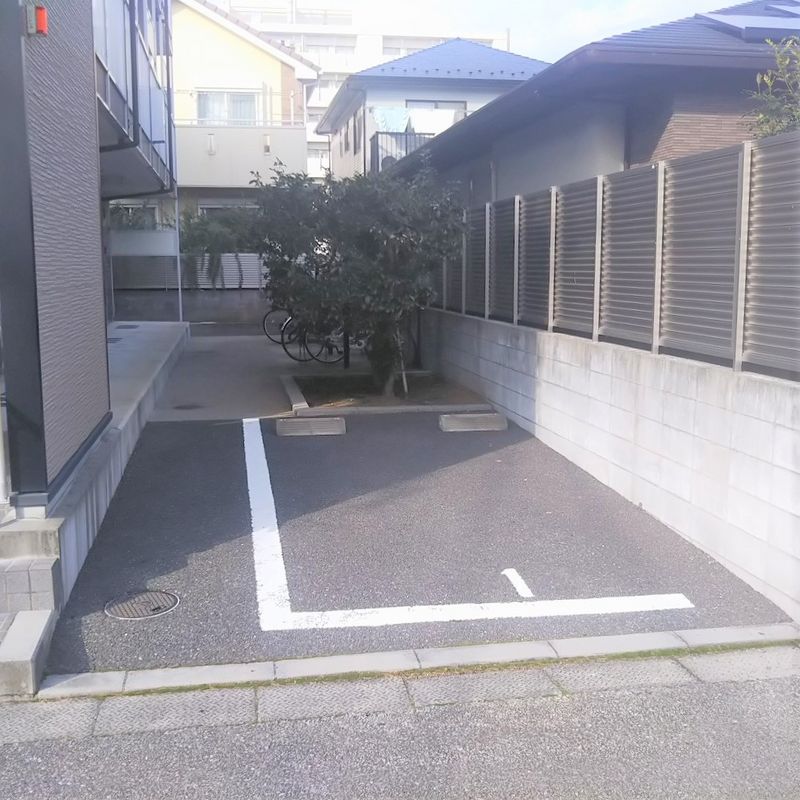 レオパレスカーサドマーニ 駐車場
