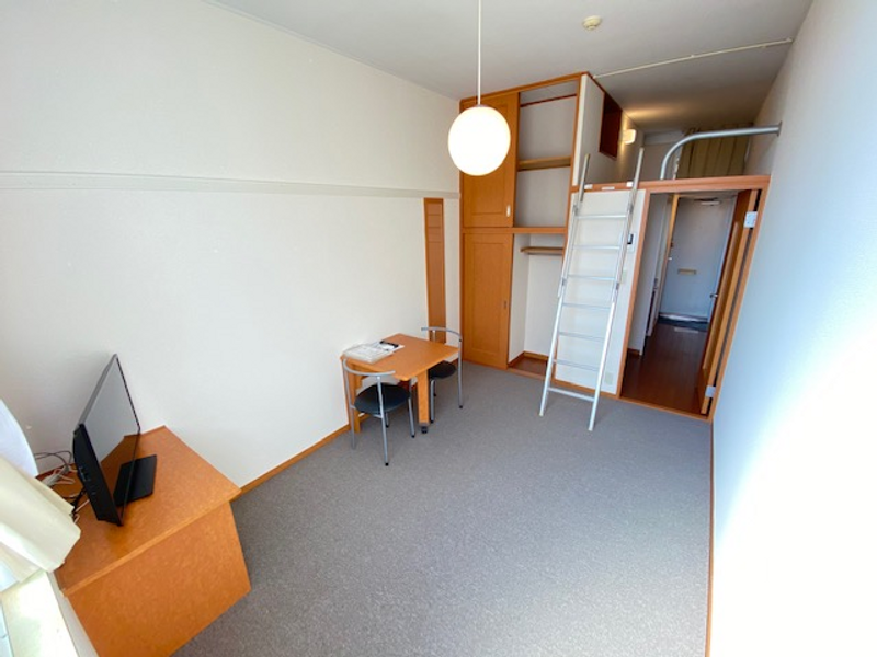 レオパレス飯田 居間