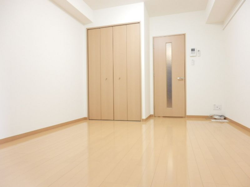 レオパレス香行苑１号 居間