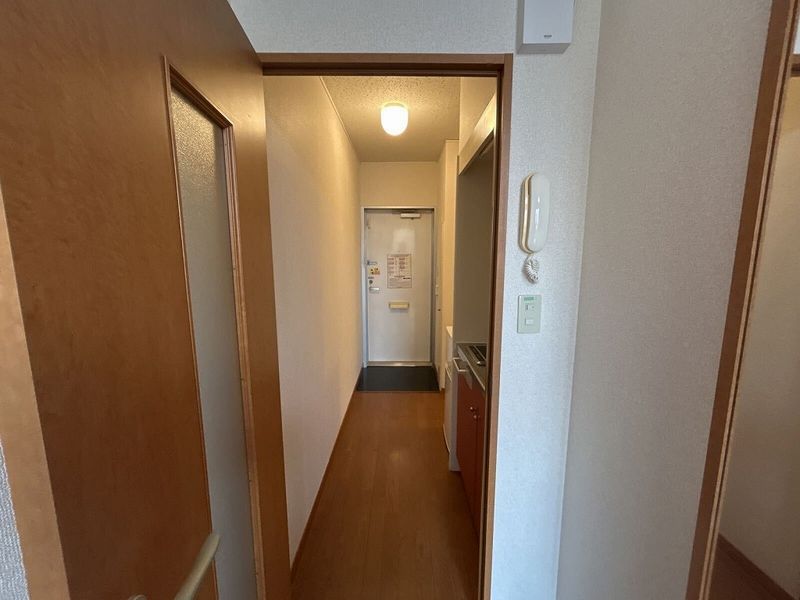 レオパレスヴィルヌーブ 玄関