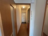 レオパレスヴィルヌーブ 玄関