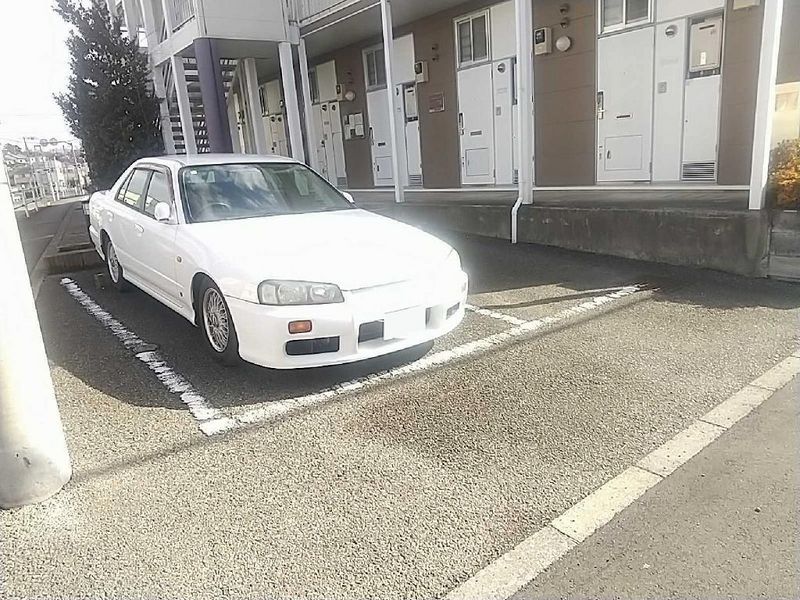 レオパレスサンキエム 駐車場