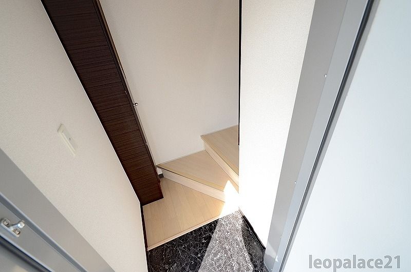 LEONEXT Nishiura Entrance