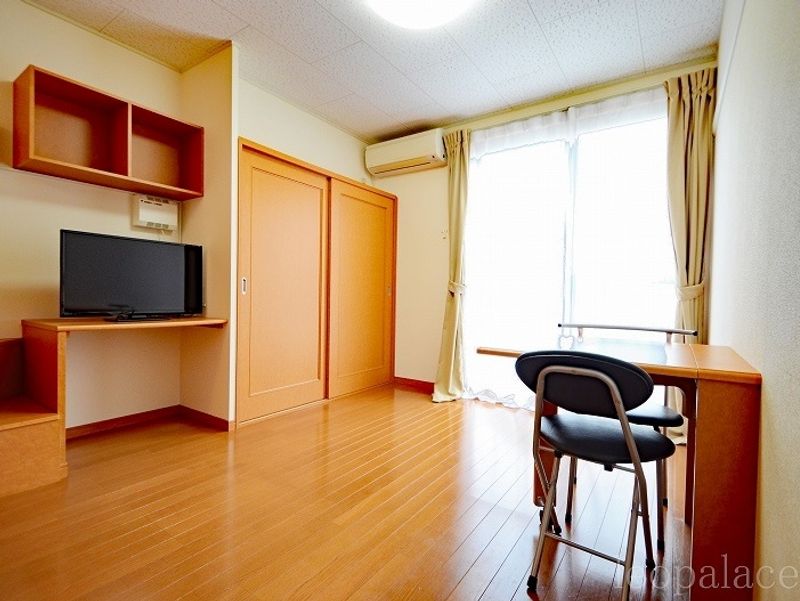 レオパレスかみはら通り 居間