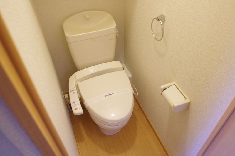 レオパレスサイガワ トイレ