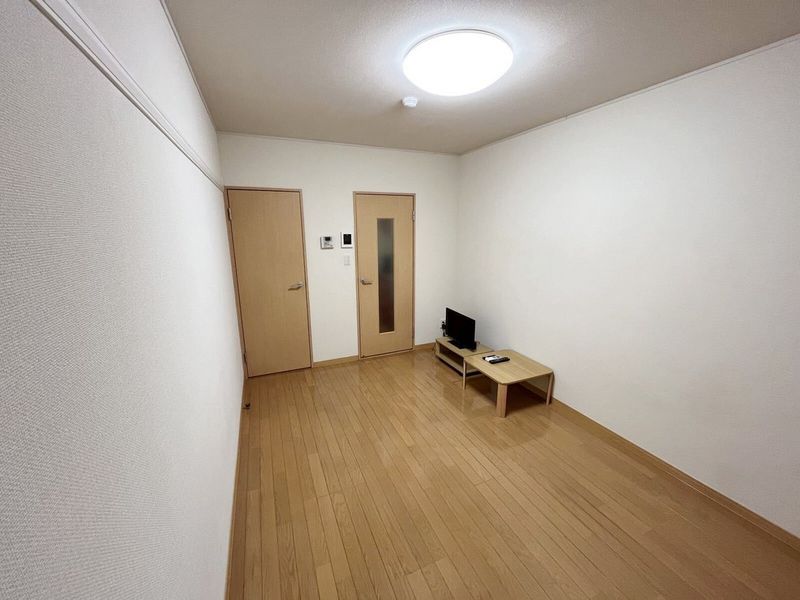 レオパレストウメイ 居間