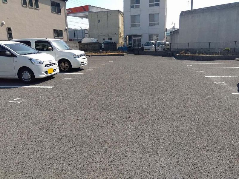 レオパレス富士見 駐車場