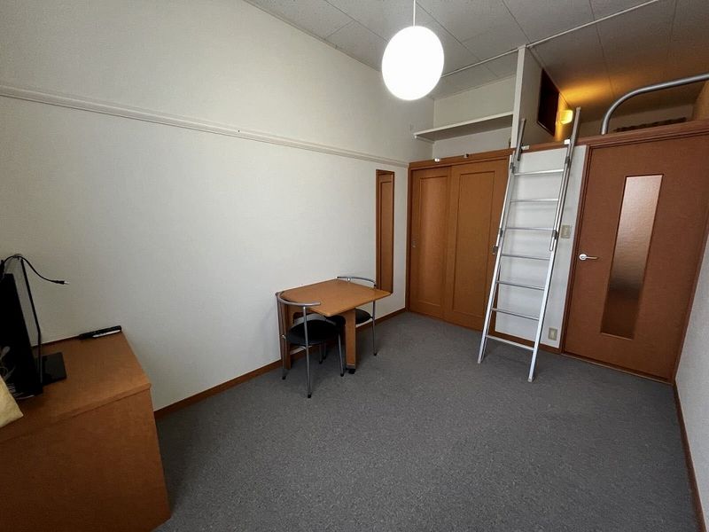 レオパレス緑ヶ丘 居間
