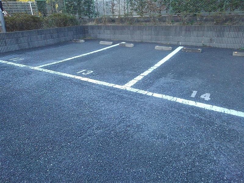 レオパレス英俊Ｂ 駐車場