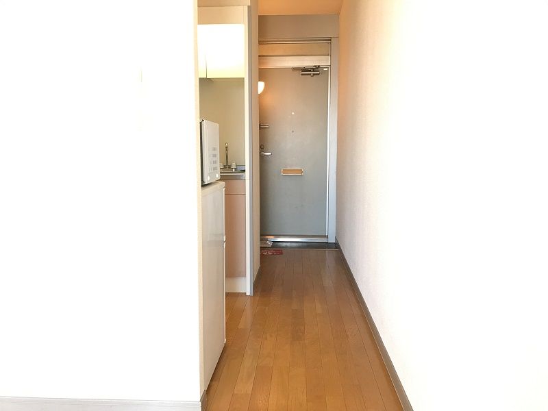 レオパレスペリエⅡ 玄関