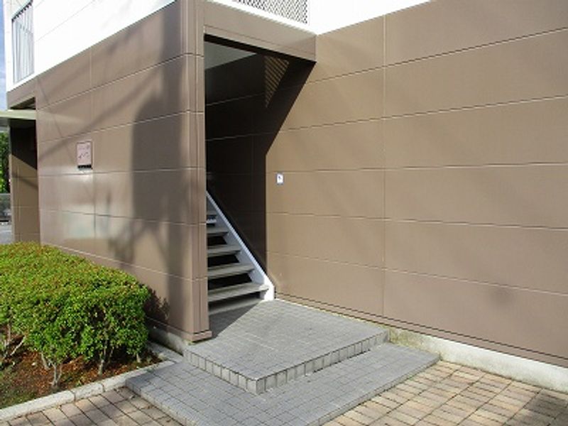レオパレスアルファ エントランス