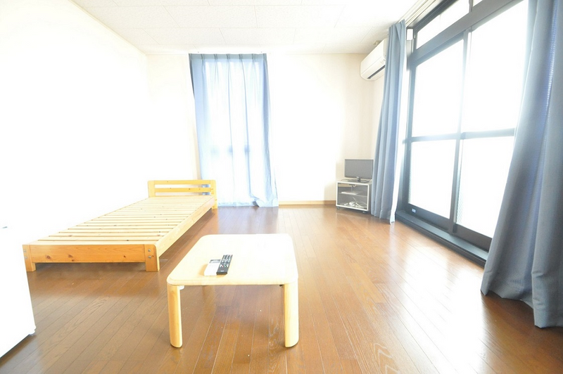 レオパレスＮＯＶＡ・Ⅲ 居間