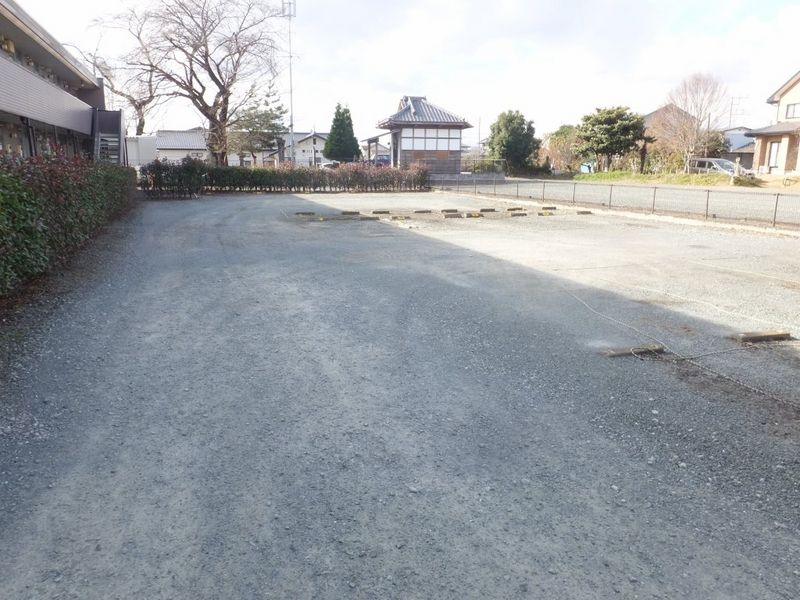 レオパレスさくらはうす 駐車場
